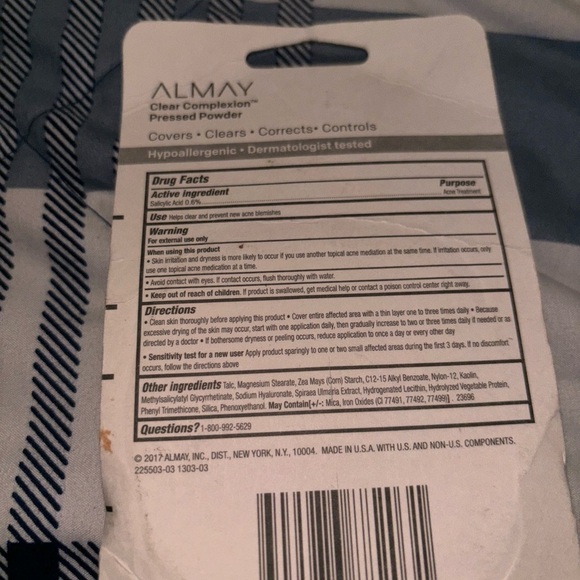 Almay Clear Complexion Pressed Powder NEW! - Picture 8 of 8